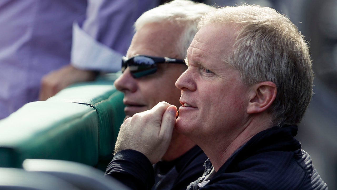 Pirates fire GM Neal Huntington, shake front office again